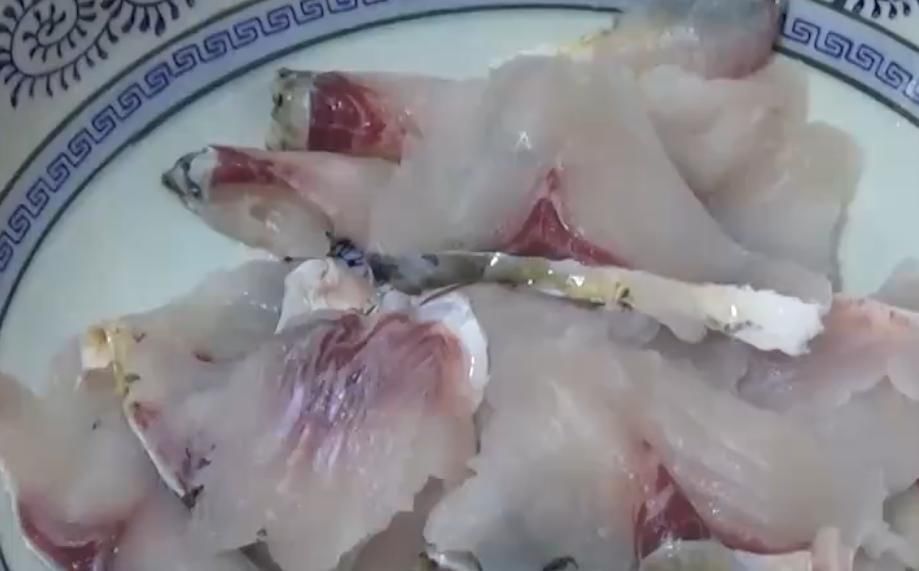 倒入|压轴菜酸菜鱼,咸香适口的鱼肉搭配酸菜,让人胃口大开,吃起来
