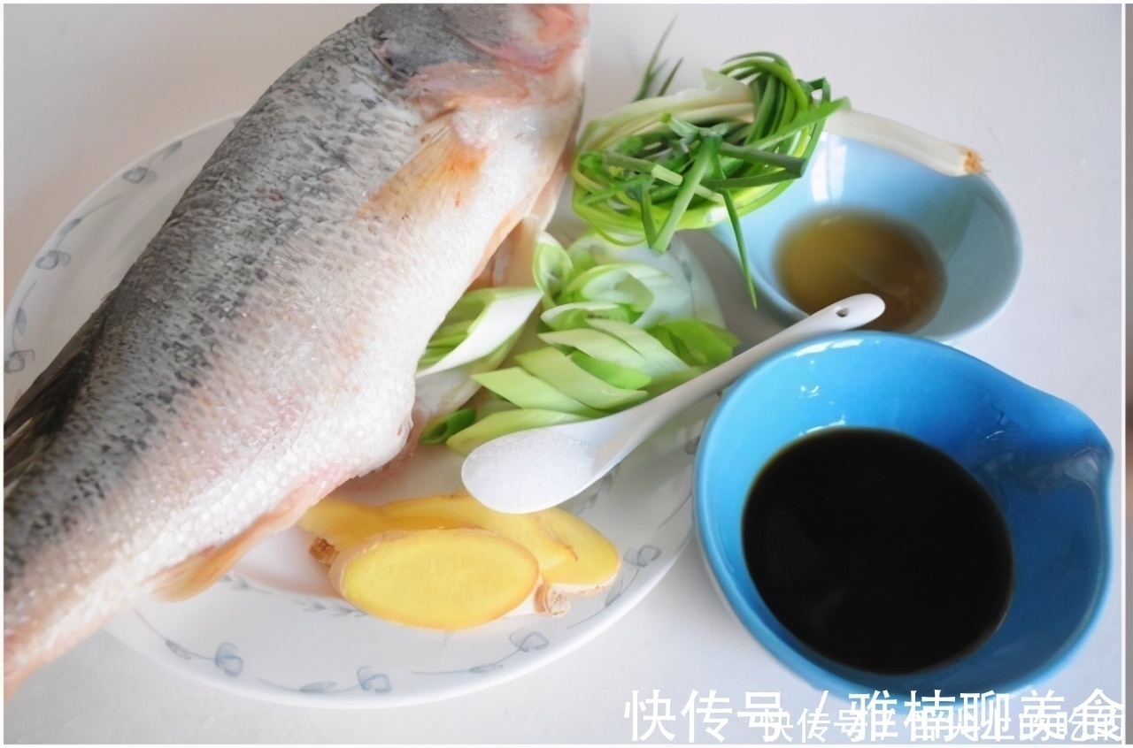 不管蒸什么鱼，不用抹盐，只要多加“这1步”，又香又嫩又不腥