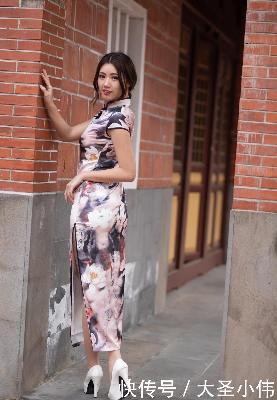 美女|美女街拍:看了这位美女我才知道什么叫微胖才是最好的!让人得知其中奥妙!