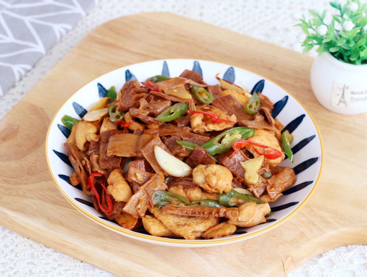 冬天吃山药白菜，都不如多吃它，我家每年囤一箱，炒菜炖肉都好吃