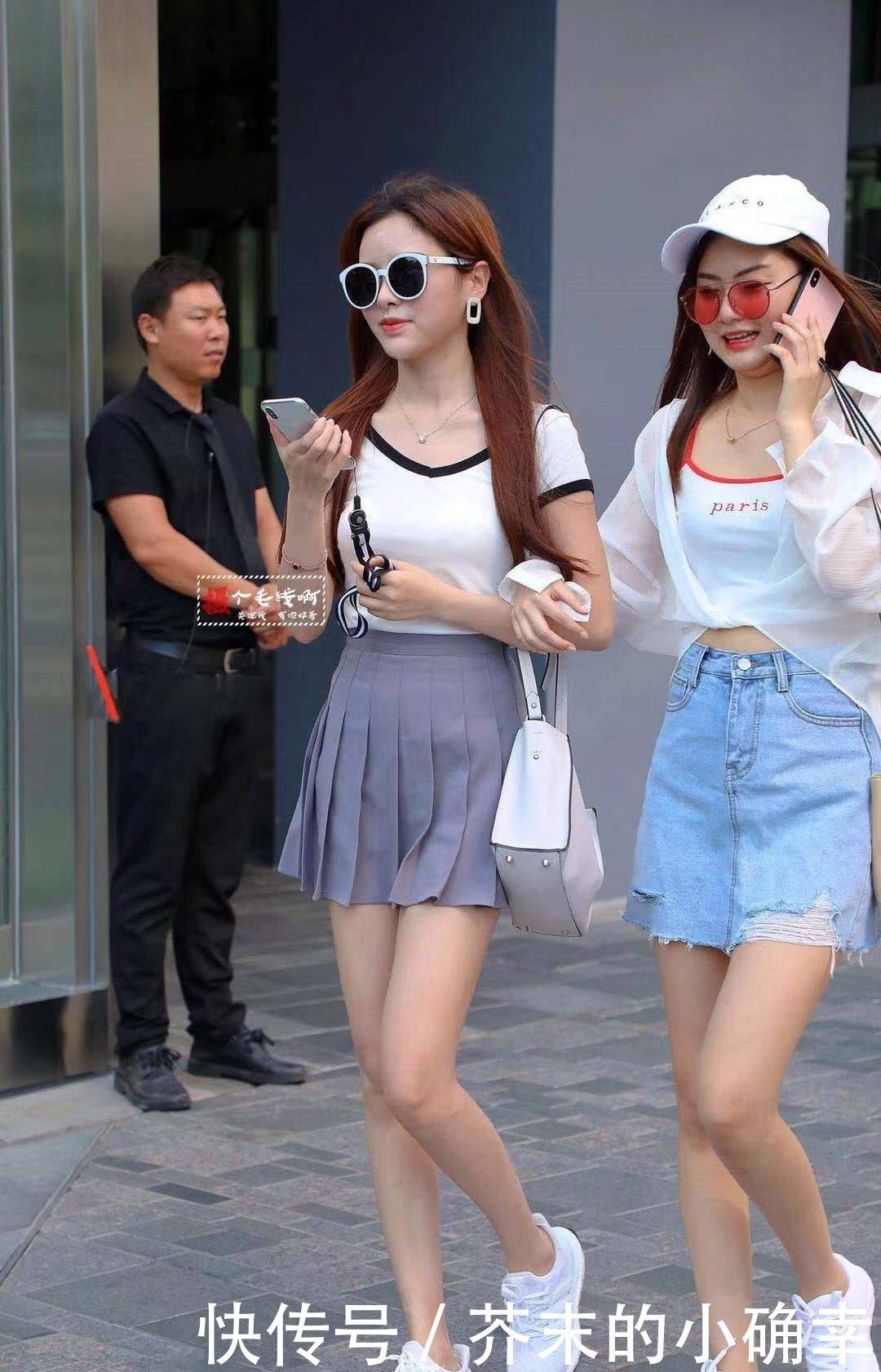 运动感|街拍:两个小姐姐穿着运动风 运动感十足