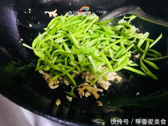 夏日|夏日餐桌的家常菜,简单清炒非常下饭,没食欲就想吃