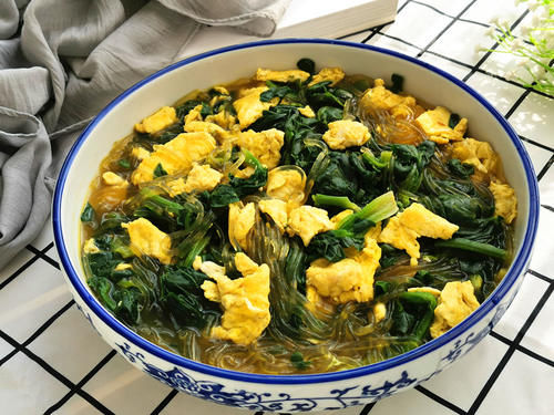 菠菜原来还可以这样吃？加上这2样，汤汁鲜美越吃越爱