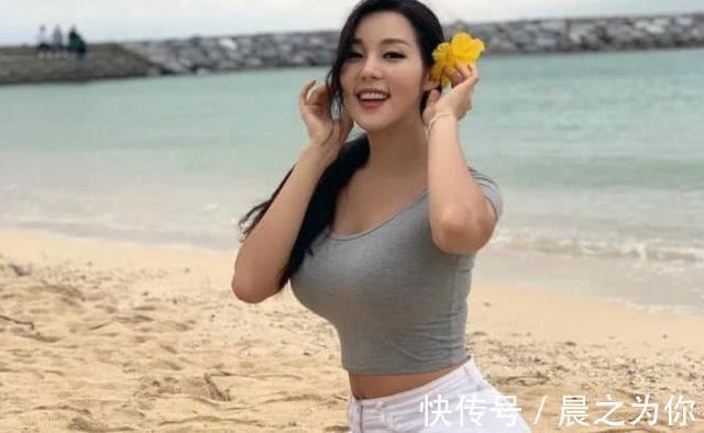 年轻|年轻妈妈照片意外走红,生完孩子还能有小蛮腰,运动是关键