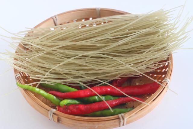 关键点|做肉末炒粉条，记住两个关键点，不管放多久，粉条都不粘不坨