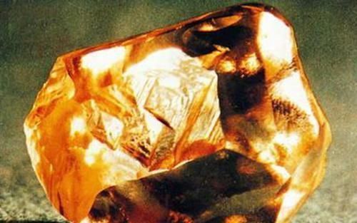 克拉|女工捡到160克拉宝钻,主动上交后还拒绝奖励,轰动国外