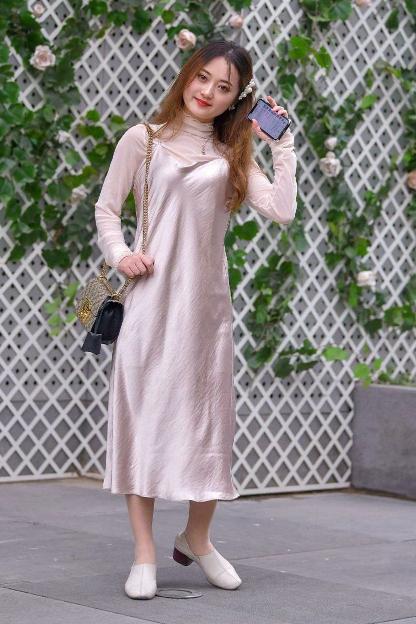 纯色长袖连衣裙，甜美可爱风格，优雅时尚