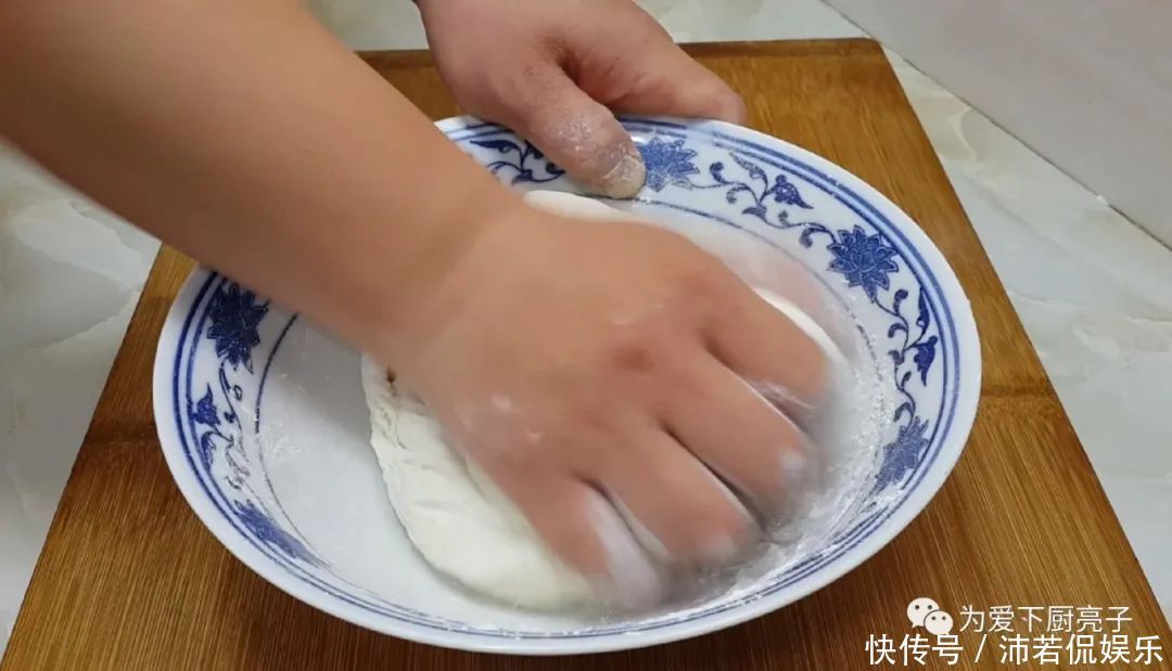 鸡蛋|烙饼这么做太香了,加3个鸡蛋,比手抓饼还香,做一次三天不起早