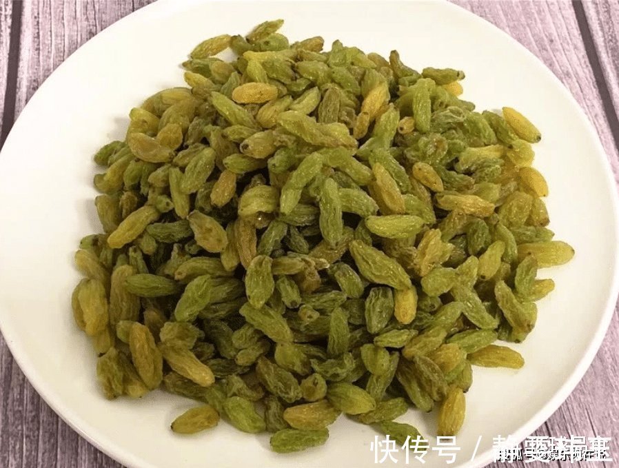 补血|葡萄干和它是绝配，简单煮一煮，营养极高，补血补铁，气色更好