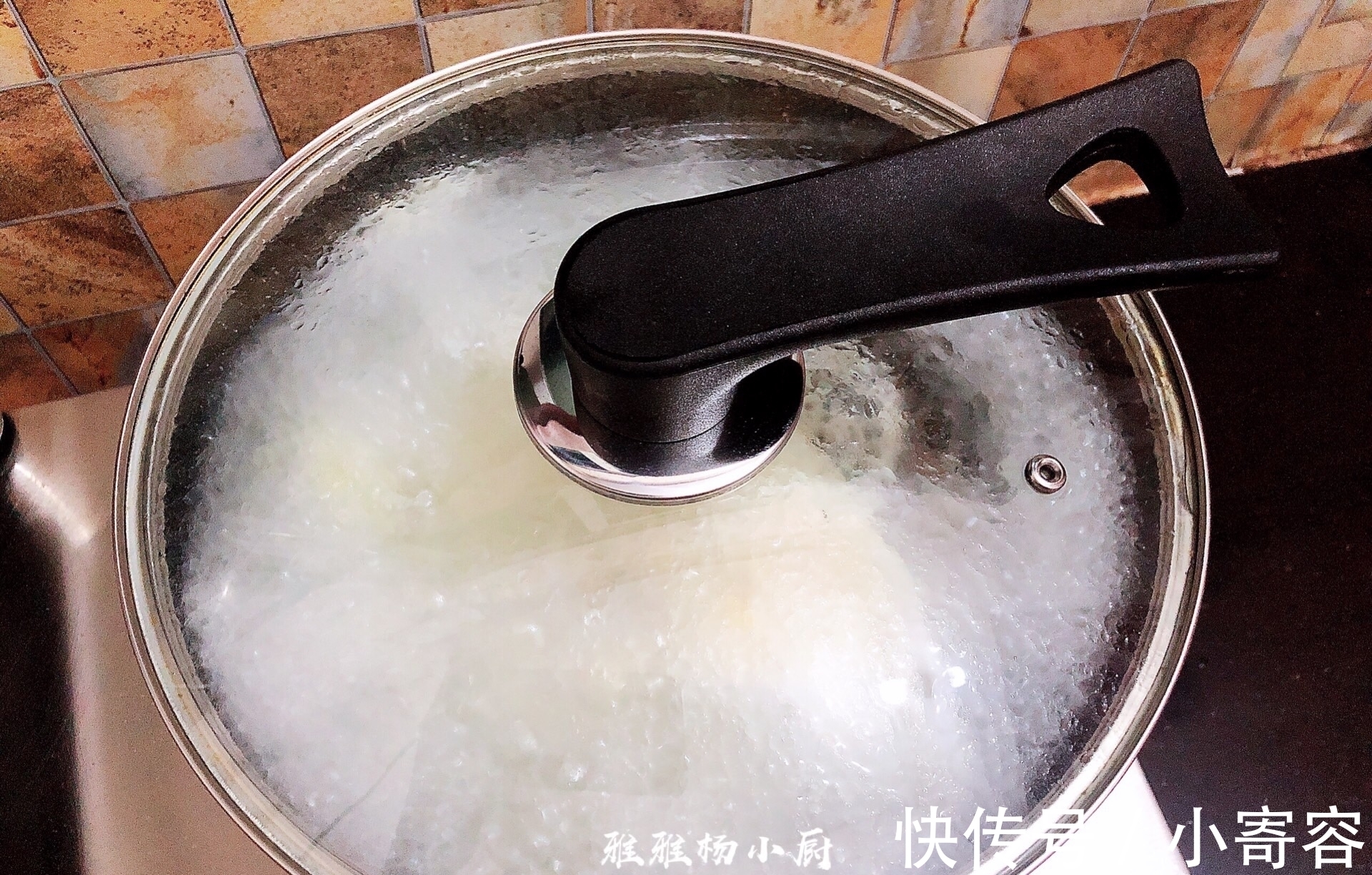 生滚汤|炖鲫鱼汤,别只加水炖,多加一个它,鱼汤奶白,好喝无腥味