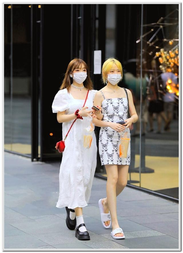 街拍|美女街拍:小姐姐有着一头优雅的长发,尖头高跟鞋优雅又成熟