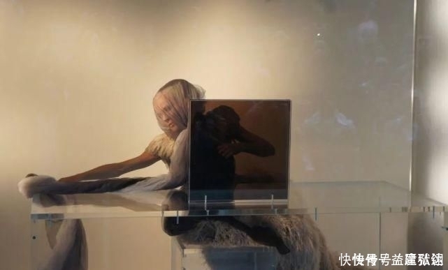 麦昆|麦昆设计的终极收藏家Gaga花75万找她买裙子,贝嫂最想赢的女人