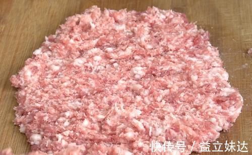 莲藕做丸子没想到这么好吃,不用水煮不油炸,咬一口鲜香又脆嫩