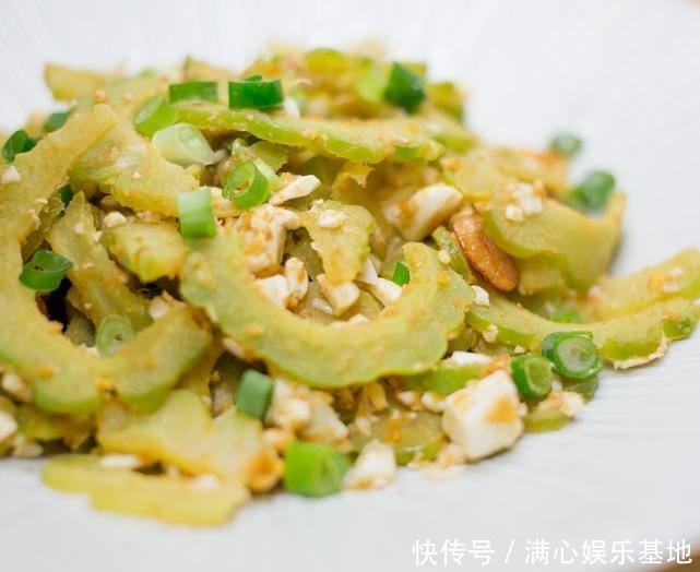 大厨|分享几道越吃越香的大厨家常菜咸蛋炒苦瓜、盐焗鸡、毛豆焖肉