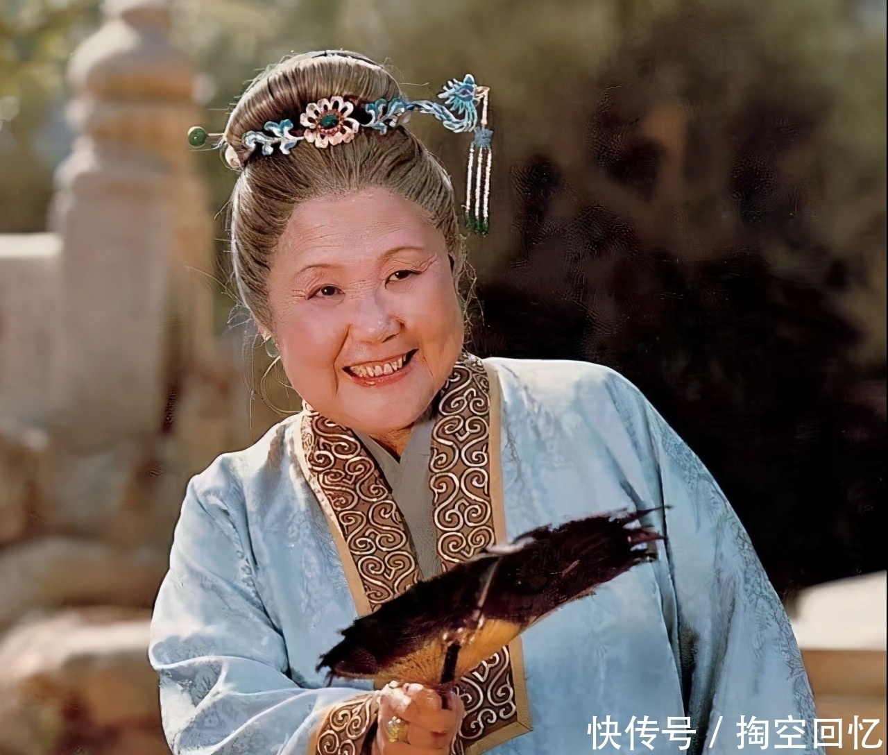 红楼梦中最重要的一个配角,如果没有了她,宝黛的爱情可能要改写