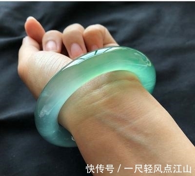 翡翠手镯 一般冰种玉镯子的价位