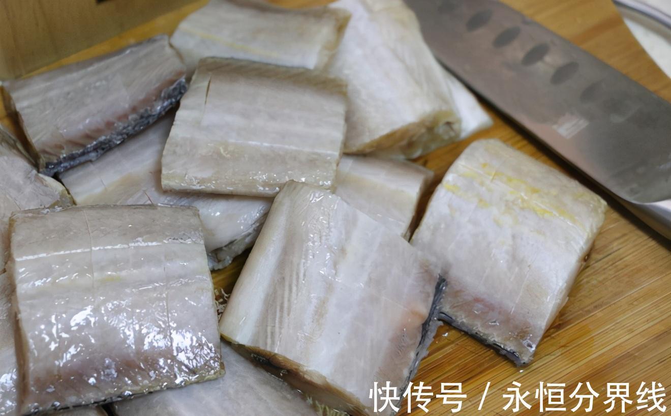 煎鱼|不管煎什么鱼，切忌直接下锅，学会这1招，鱼肉不破不粘锅