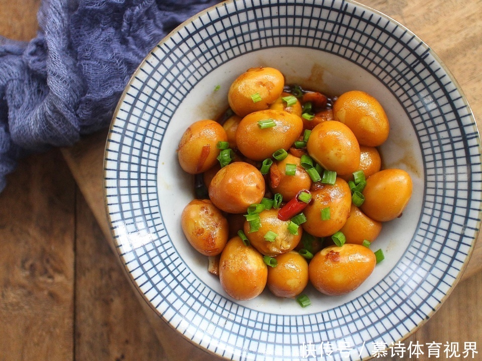 鹌鹑蛋别再卤着吃了,教你新做法,一口一个,比吃肉还过瘾