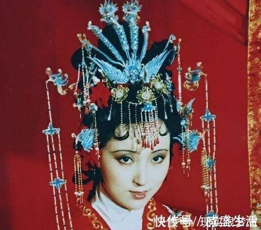 林妹妹@红楼梦剧中姑娘的嫁衣,探春华贵宝钗雍容,而她寒酸惹人怜!