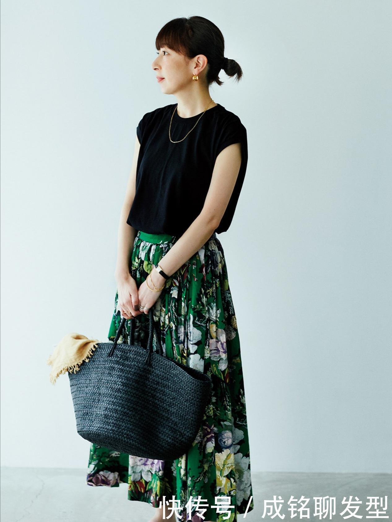 女人味|今夏“印花半身裙”超火,洋气百搭又显气质,时尚减龄又有女人味