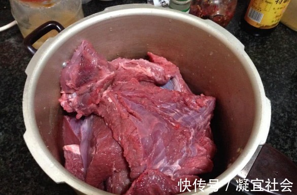 炒牛肉时别只记得加淀粉,不如加点它,这样炒着吃,既入味又鲜嫩