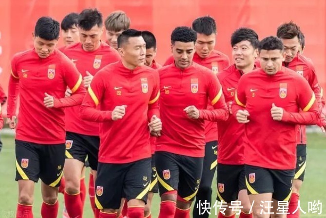 黑马|从0-1到4-1！12强赛大黑马遭遇打击，主力中后卫伤退，国足有机会