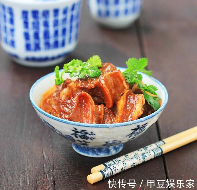 牛肉怎么炖才能软烂别只会焯水了,多加1碗它,牛肉入味还不柴