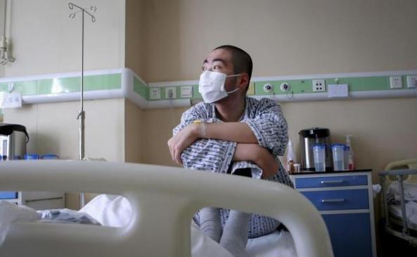 胃病|26岁男子，胃癌入院，医生提醒：3件事做太多，胃生癌很正常