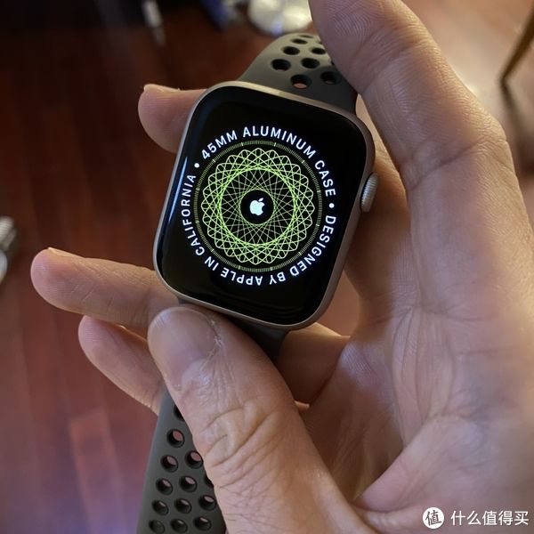 iphone|我的跑步装备 篇一百一十五：完全可以当跑表！Apple Watch S7 Nike 45mm蜂窝版（附与5代对比）