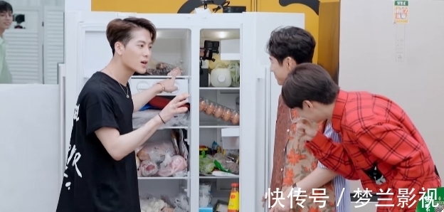 小学生|赵露思、汪苏泷爆笑斗嘴,像极了小学生吵架,何炅劝架失败