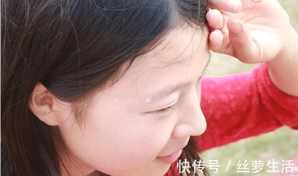 骨质疏松|为啥女人进入更年期后，都会变“丑”？教你三招，或能重返年轻