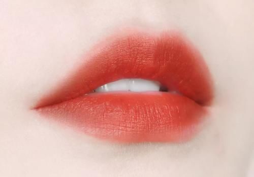 哪些口红色号很百搭？这些品牌的口红色号一年四季涂都不会出错