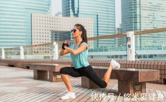 低位|弓箭步的1套训练方法,4个由简到难的动作,提升单侧腿部肌肉力量