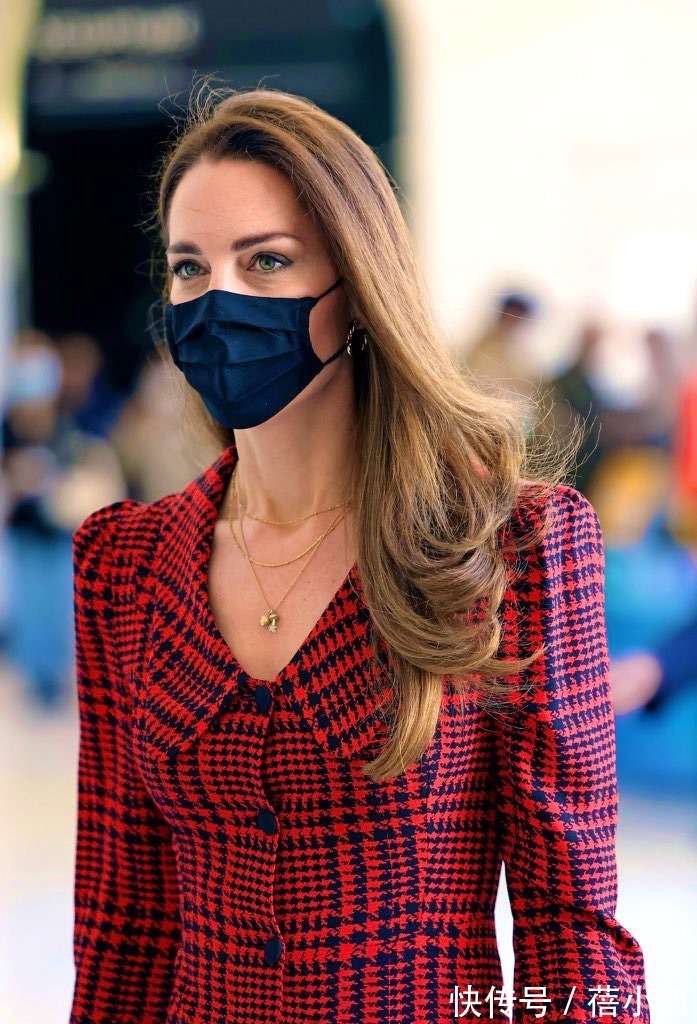 时髦|凯特王妃真是优雅的代表,穿格纹连衣裙配长卷发,十分气质又显贵