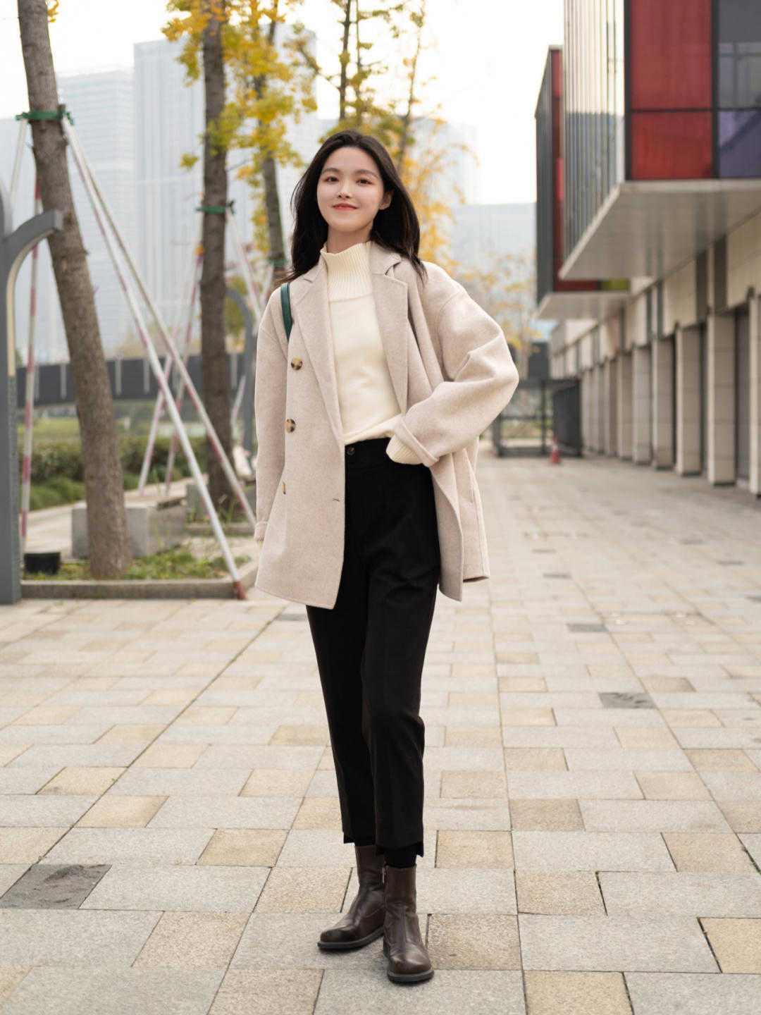 版型|白色毛衣到底有多好穿?和这“三”类外套搭配,效果超级棒