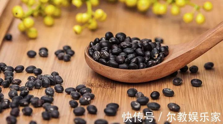 晓峰|黑豆放锅里蒸一蒸,作用拿钱都买不到,80岁奶奶偷教妙招,真管用