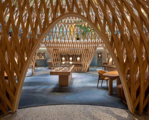 阿迪达斯净利暴跌八成 爱马仕一周连开三店