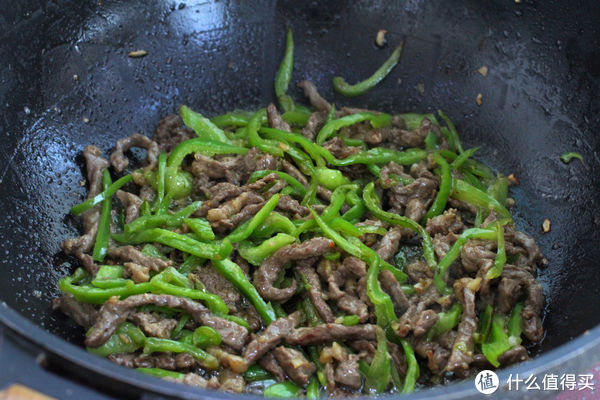 手抓饼又有新吃法，做成香酥美味的牛肉饼，用料十足一个就管饱！