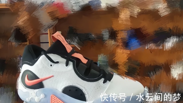 保罗乔治 Nike保罗乔治6代战靴实物图曝光，这次又丑到了新高度！