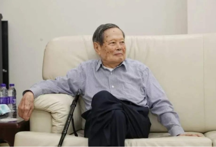 罗辑|科幻小说神作《三体》，奥巴马强力推荐，杨振宁却说看不下去