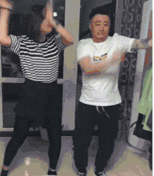 |幽默笑话:酱油和醋打架了,引来了一群围观者