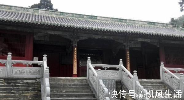 故宫|此寺庙没用一颗钉子，全寺共10000条龙，被称为深山里的“故宫”