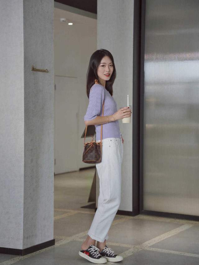 松紧|小个子身材又有点微胖,短袖针织衫搭配白色长款,显高还显瘦