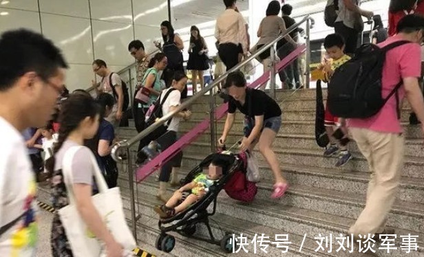危险|把宝宝放在婴儿车里“万无一失”?不留心小细节,娃将躺在危险中