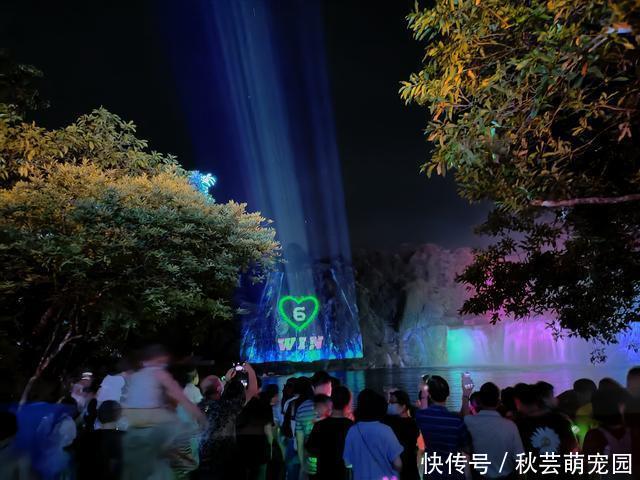 人民|两个亿打造的德天瀑布夜景秀，场景壮观，却被越南人民免费蹭