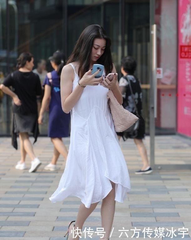 白色|白裙飘飘美女驾到,浪漫的白色吊带裙穿出女性温柔气质!