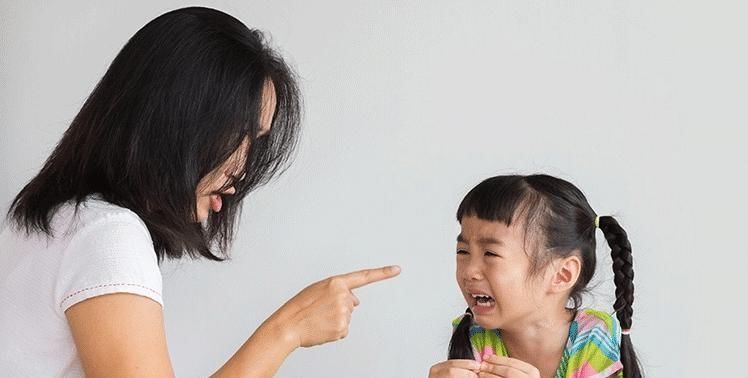蒙头|哈佛研究发现：这6种行为会导致孩子大脑“变笨”，父母别大意了