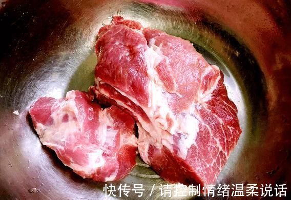 洋葱炒肉大部分人第一步就做错，怪不得很难吃，20年大厨教你一招