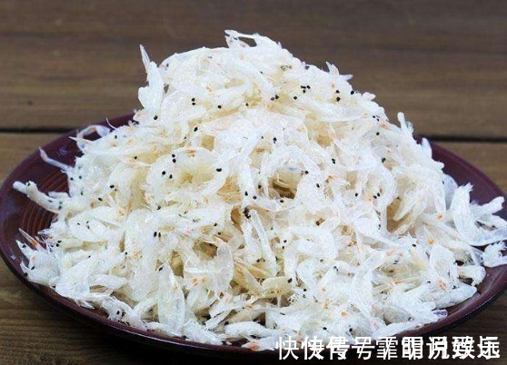 食用|再贪食，晚上也不要食用4种食品，会把身体吃坏