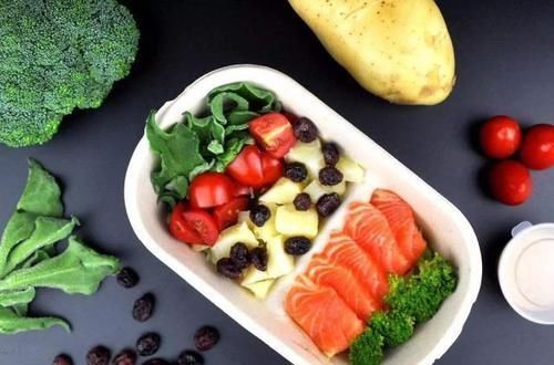 预防三高少吃肉吗,专家说:骗你40年了,心脑血管疾病的元凶是他